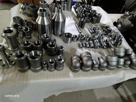 Boru Bağlantı Ek Parçaları 2000lbs Siyah Çelik Dirsek Asme B16.11 Dikişsiz Kaynaklı